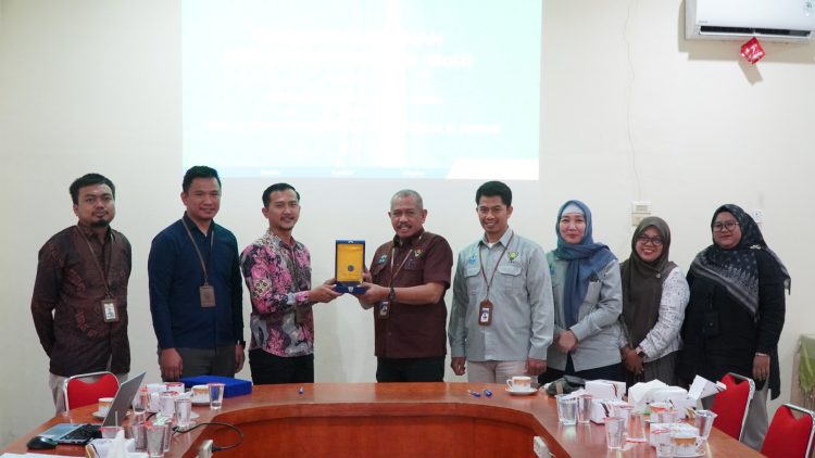KUNJUNGAN BENCHMARKING SISTEM PENJAMINAN MUTU SERTA PENANDATANGANAN KERJASAMA ANTARA STKIP AL MAKSUM LANGKAT DAN ITSI